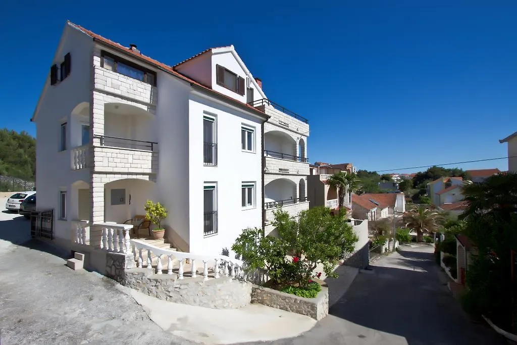 Villa Yvonne Trogir 0*,