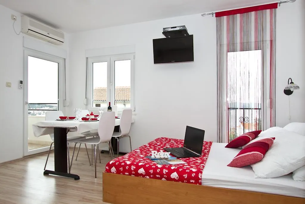 Villa Yvonne Trogir 0*,