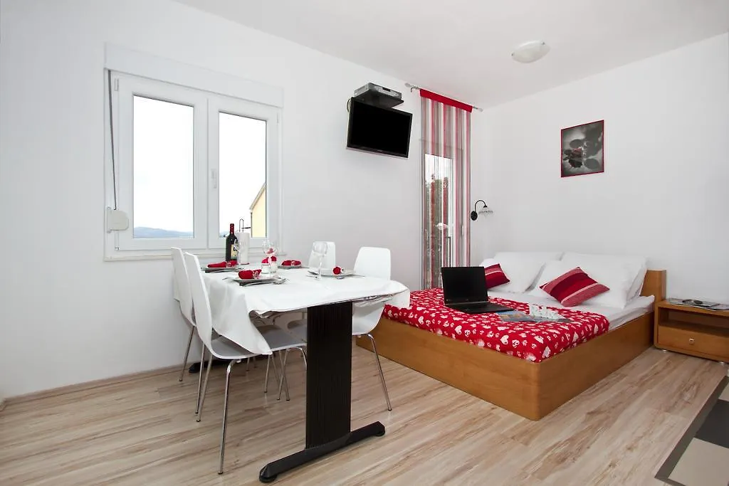 Villa Yvonne Trogir 0*,